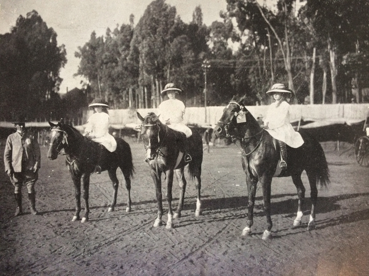 Gwen Farrar with her two older sisters c 1908